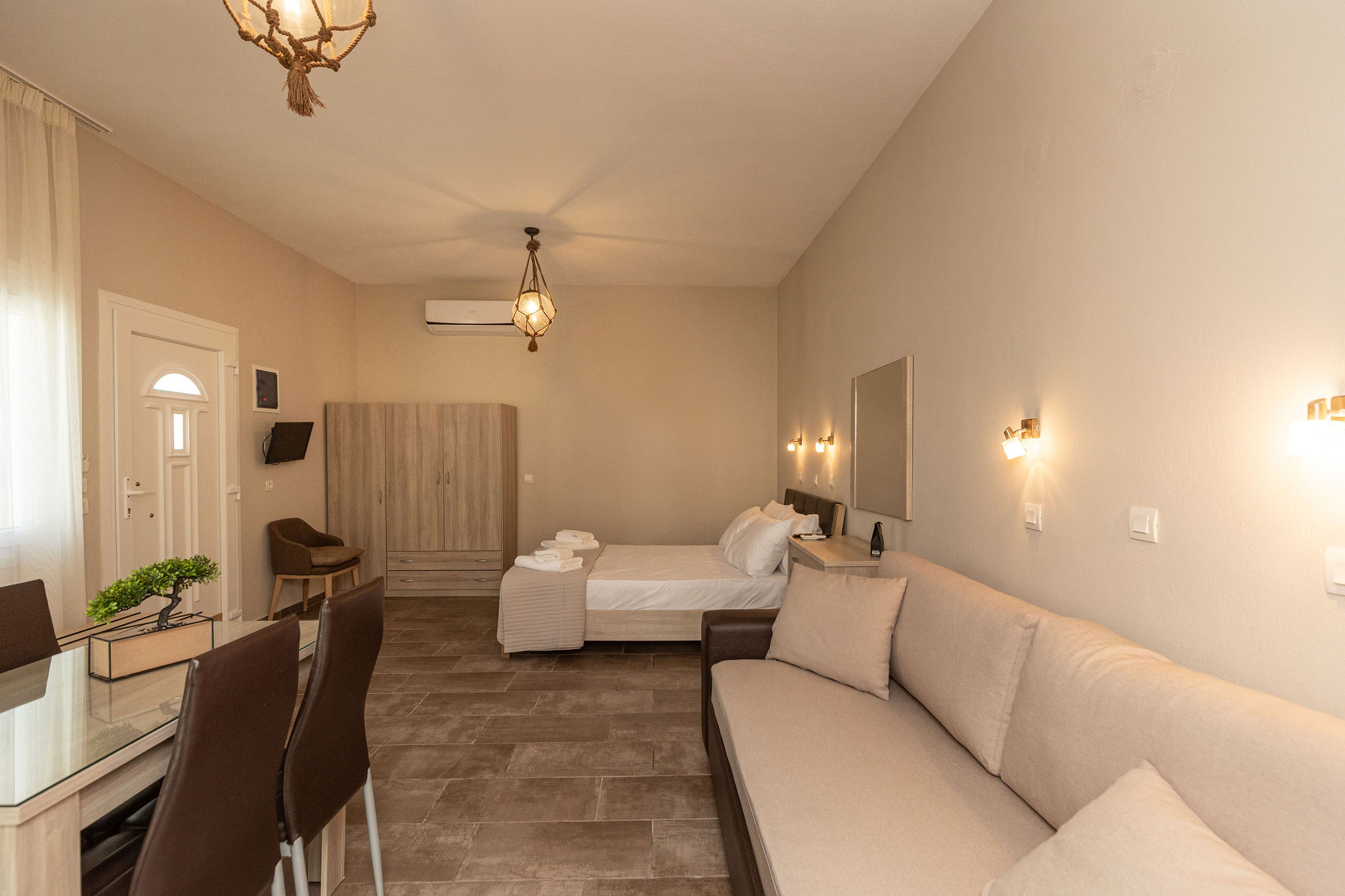 Room 14 — 4
