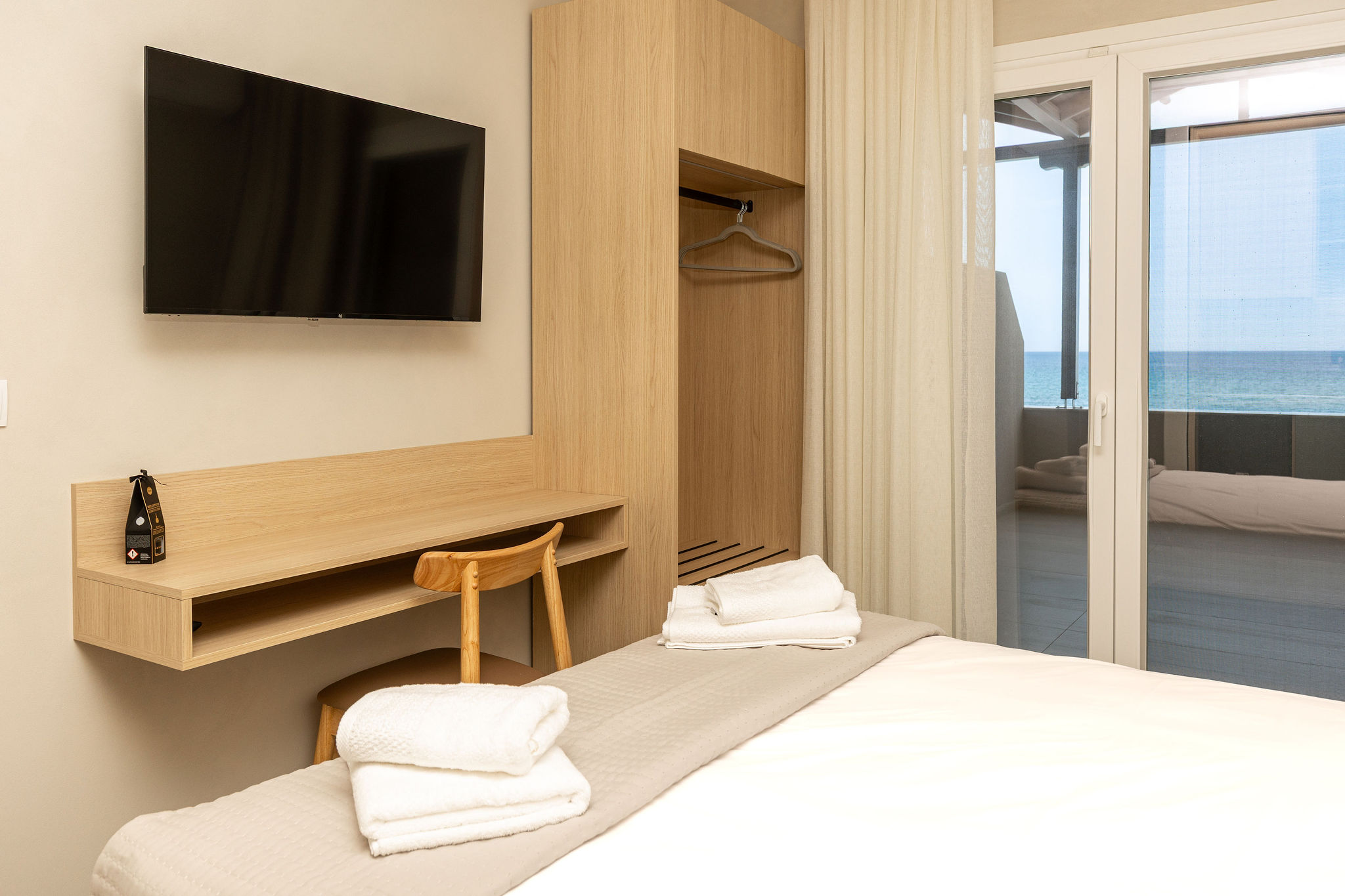 Room 2 suite